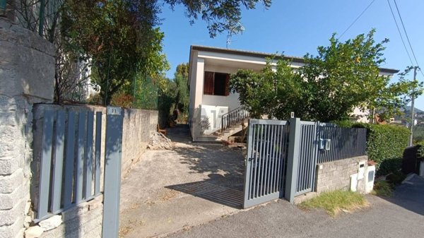 casa indipendente in vendita a Santi Cosma e Damiano