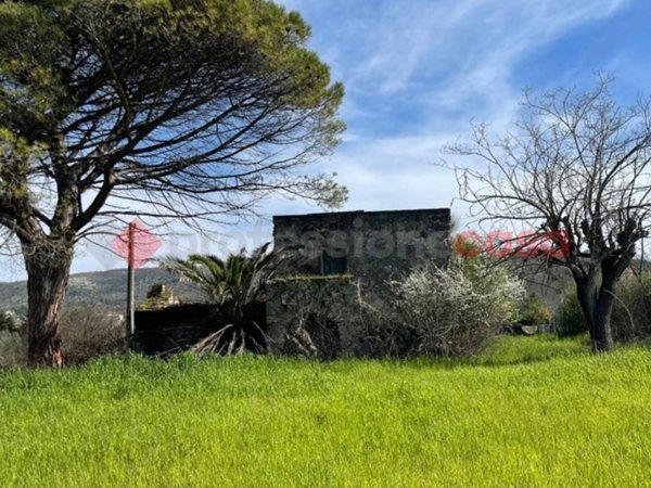 casa indipendente in vendita a Santi Cosma e Damiano