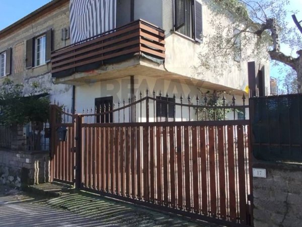 casa indipendente in vendita a Santi Cosma e Damiano