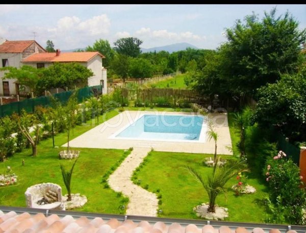 casa indipendente in vendita a Santi Cosma e Damiano