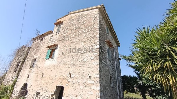 casa indipendente in vendita a Santi Cosma e Damiano