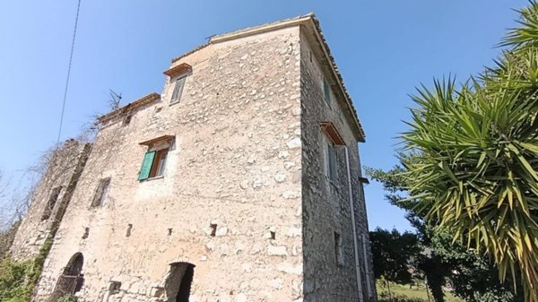 casa indipendente in vendita a Santi Cosma e Damiano