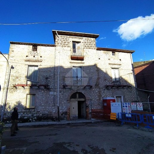 casa indipendente in vendita a Santi Cosma e Damiano