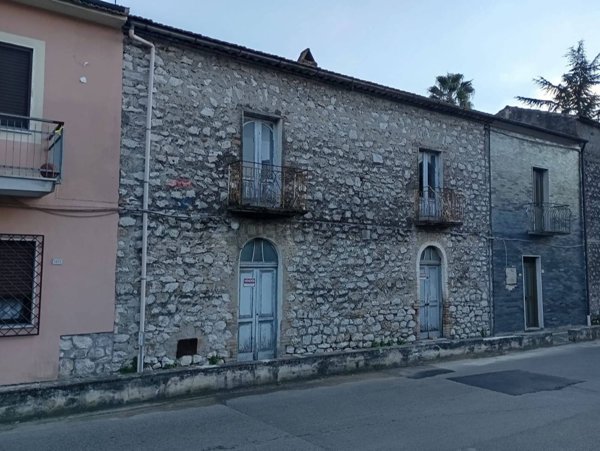casa indipendente in vendita a Santi Cosma e Damiano