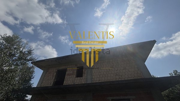 casa indipendente in vendita a Santi Cosma e Damiano