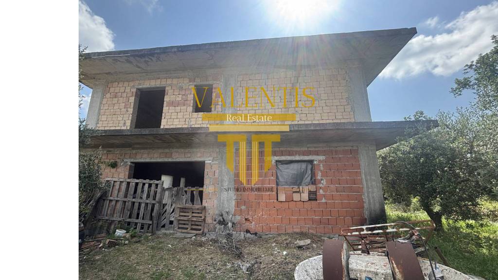 casa indipendente in vendita a Santi Cosma e Damiano