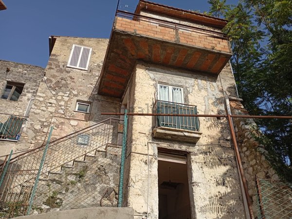 casa indipendente in vendita a Santi Cosma e Damiano