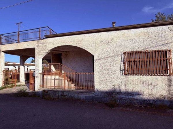casa indipendente in vendita a Santi Cosma e Damiano