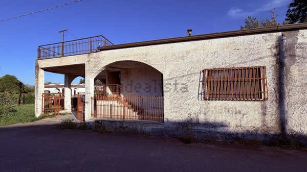 casa indipendente in vendita a Santi Cosma e Damiano