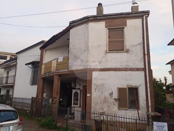 casa indipendente in vendita a Santi Cosma e Damiano