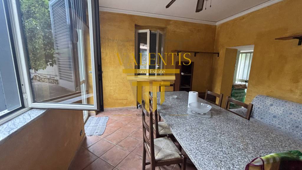 casa indipendente in vendita a Santi Cosma e Damiano