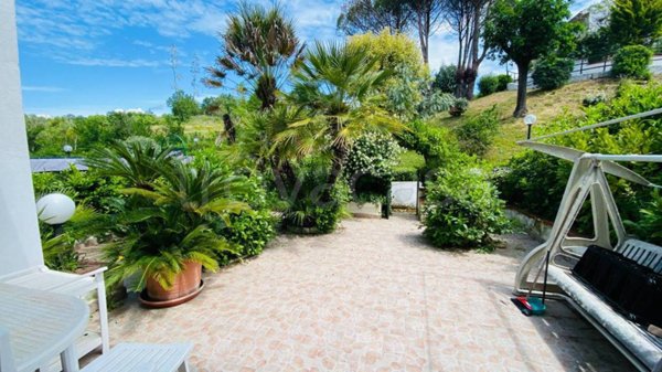 casa indipendente in vendita a Santi Cosma e Damiano