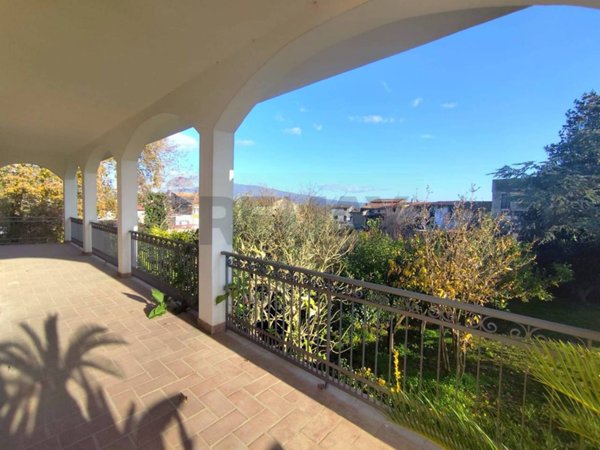 casa indipendente in vendita a Santi Cosma e Damiano