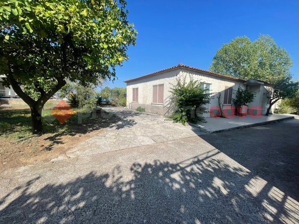 casa indipendente in vendita a Santi Cosma e Damiano