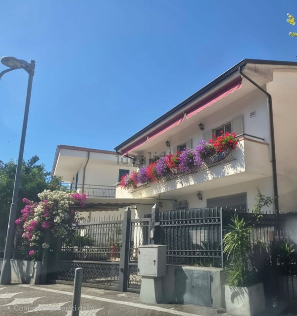 casa indipendente in vendita a Santi Cosma e Damiano
