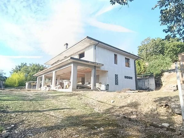 casa indipendente in vendita a Santi Cosma e Damiano