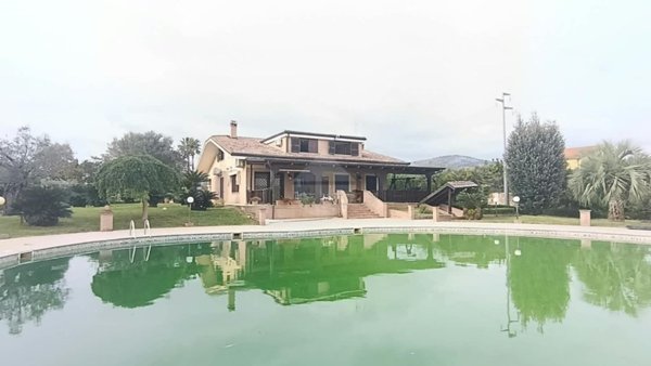 casa indipendente in vendita a Santi Cosma e Damiano