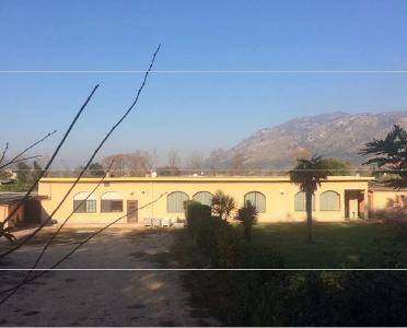 locale commerciale in vendita a Sermoneta