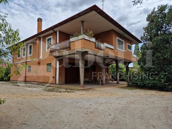 casa indipendente in vendita a Sermoneta in zona Doganella