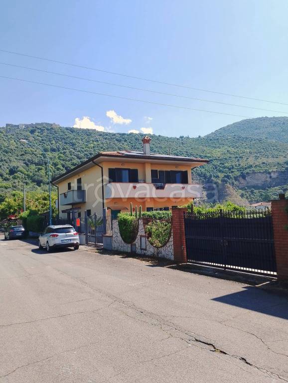 casa indipendente in vendita a Sermoneta in zona Monticchio