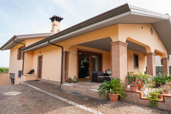 casa indipendente in vendita a Sermoneta