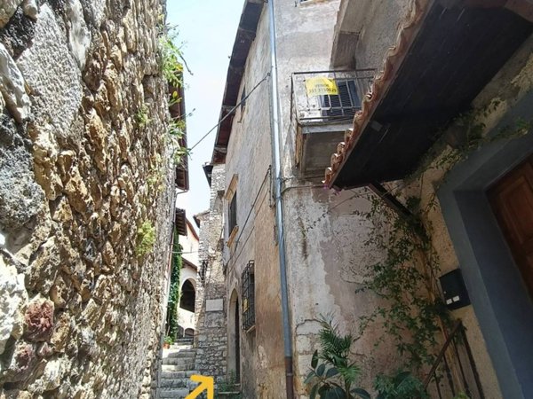 intera palazzina in vendita a Sermoneta