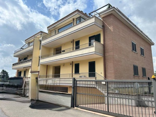 appartamento in vendita a Sermoneta in zona Doganella