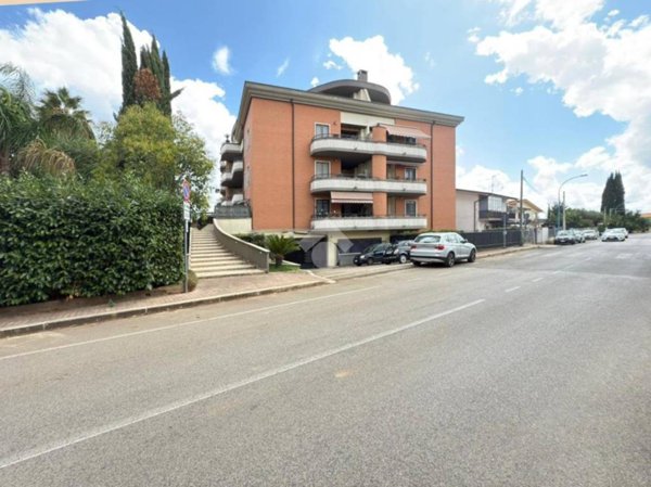 appartamento in vendita a Sermoneta in zona Carrara