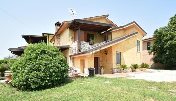 casa indipendente in vendita a Sermoneta in zona Tufette