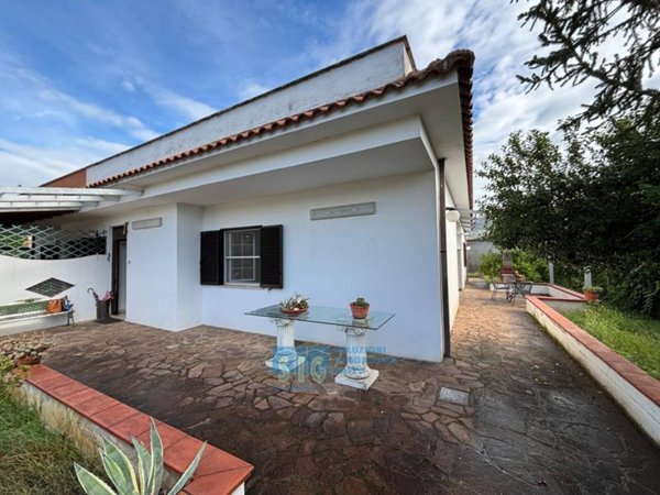 casa indipendente in vendita a Sermoneta in zona Doganella