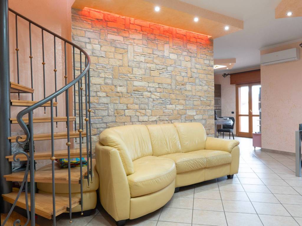 appartamento in vendita a Sermoneta in zona Ponte Nuovo