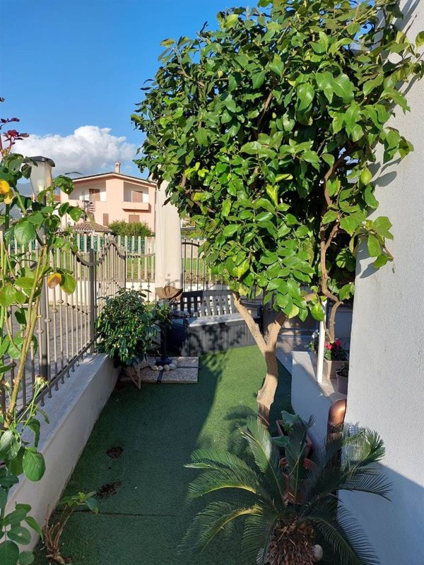 casa indipendente in vendita a Sermoneta in zona Ponte Nuovo