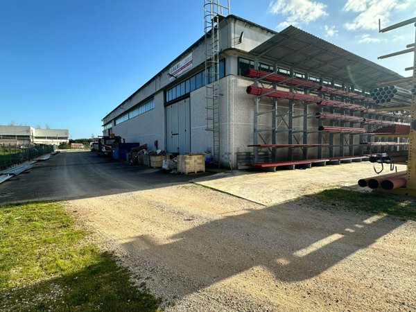 capannone in vendita a Sermoneta