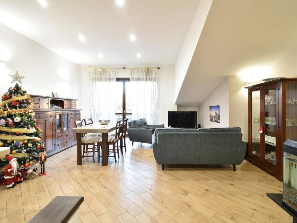 appartamento in vendita a Sermoneta in zona Carrara