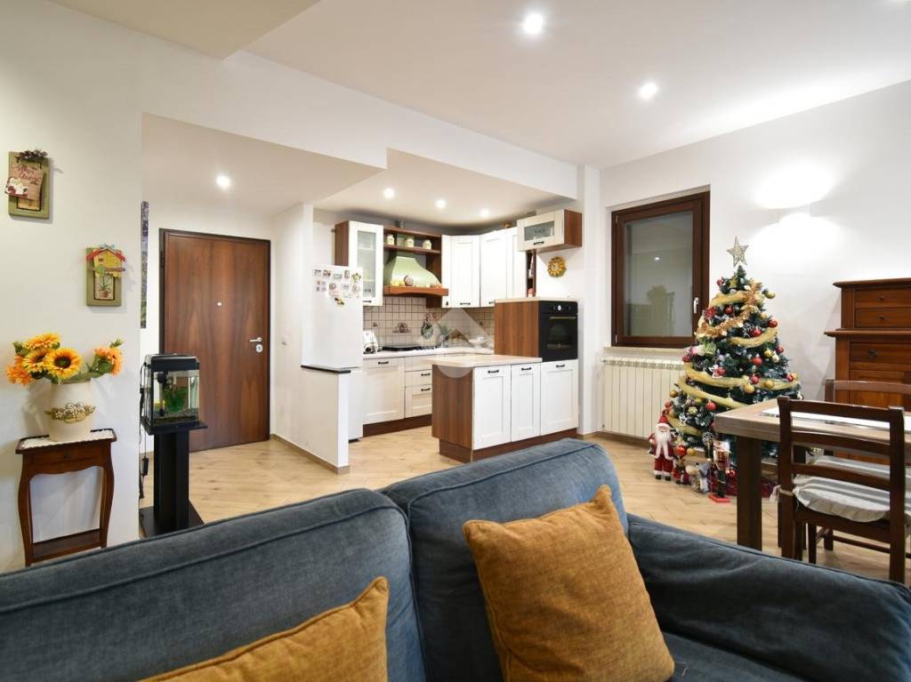 appartamento in vendita a Sermoneta in zona Carrara