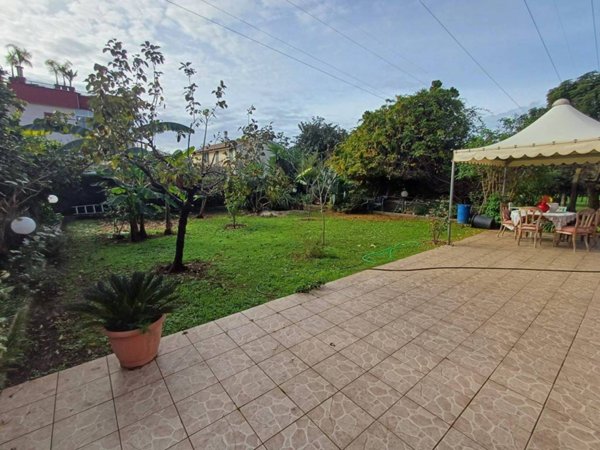 casa indipendente in vendita a Sermoneta in zona Carrara