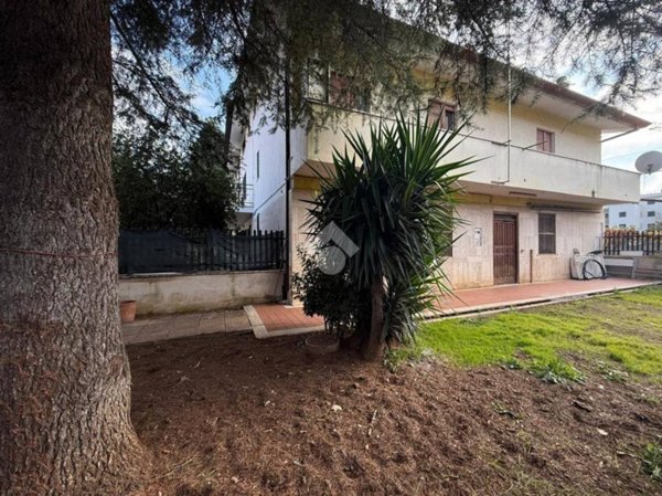 casa indipendente in vendita a Sermoneta in zona Carrara