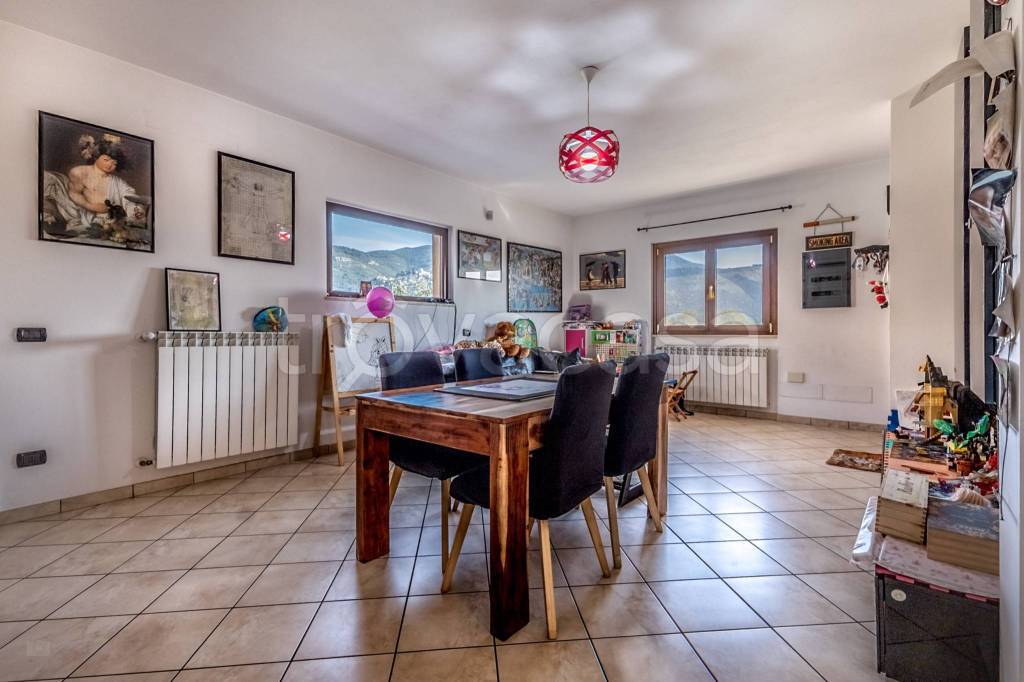 casa indipendente in vendita a Sermoneta in zona Sermoneta Scalo