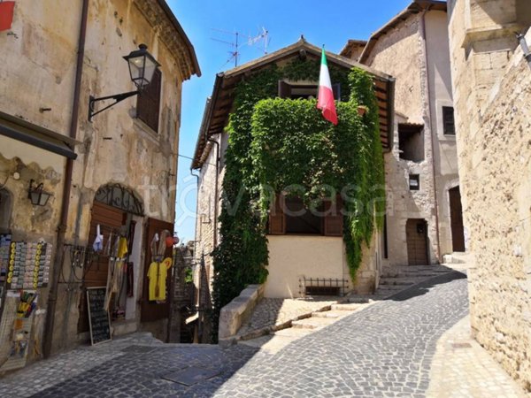casa indipendente in vendita a Sermoneta