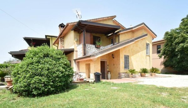 casa indipendente in vendita a Sermoneta in zona Tufette