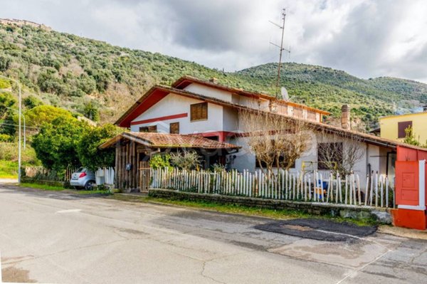 casa indipendente in vendita a Sermoneta in zona Monticchio