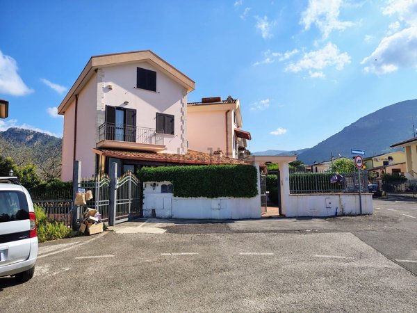 casa indipendente in vendita a Sermoneta in zona Sermoneta Scalo