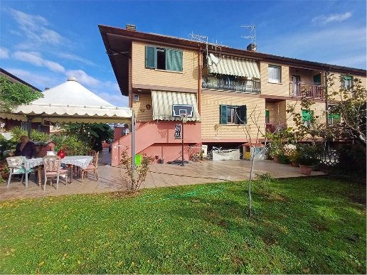 casa indipendente in vendita a Sermoneta in zona Carrara