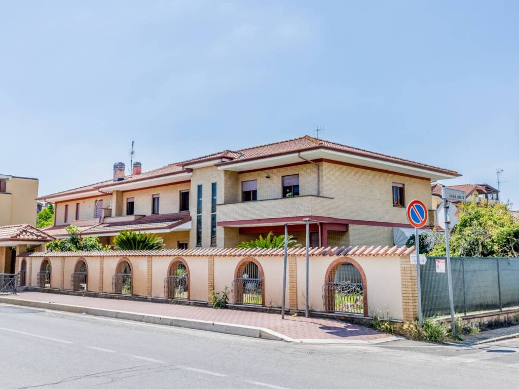 casa indipendente in vendita a Sermoneta in zona Ponte Nuovo