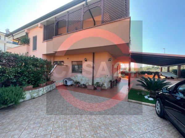 casa indipendente in vendita a Sermoneta in zona Carrara