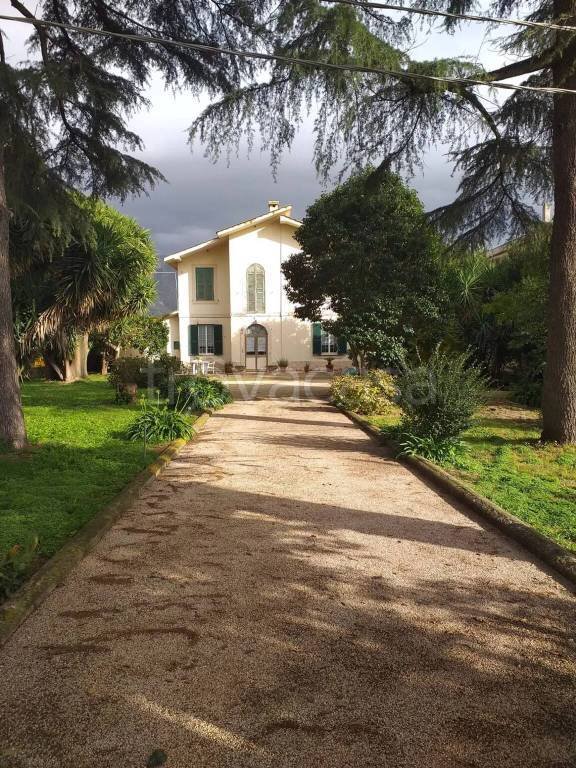 casa indipendente in vendita a Sermoneta