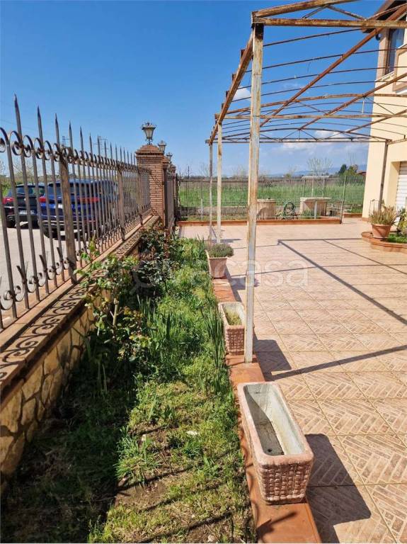 casa indipendente in vendita a Sermoneta in zona Carrara