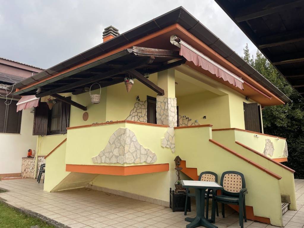 casa indipendente in vendita a Sezze in zona Suso