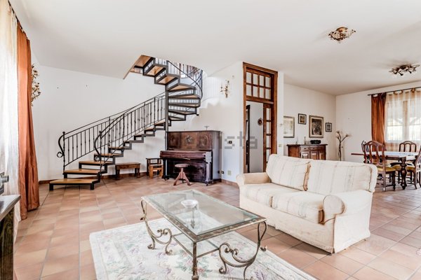 casa indipendente in vendita a Sezze in zona Colli