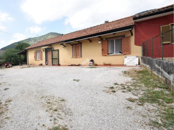 casa indipendente in vendita a Sezze in zona Suso